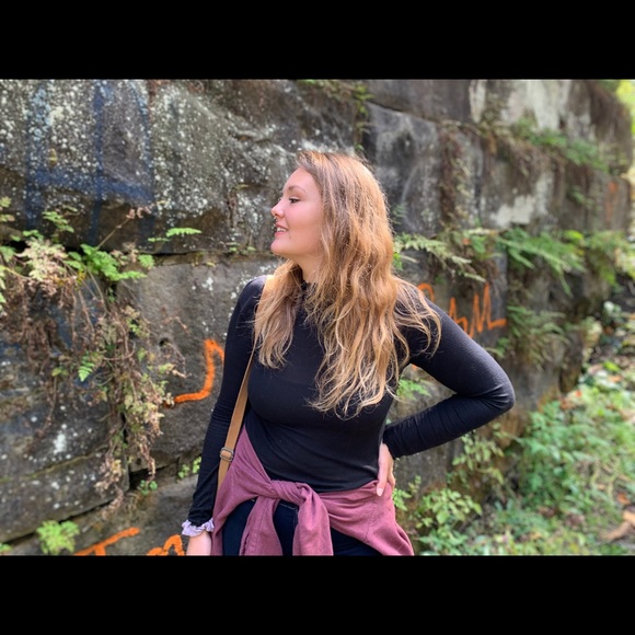 Meet your Posher, Aiyana - Picture 2 of 3